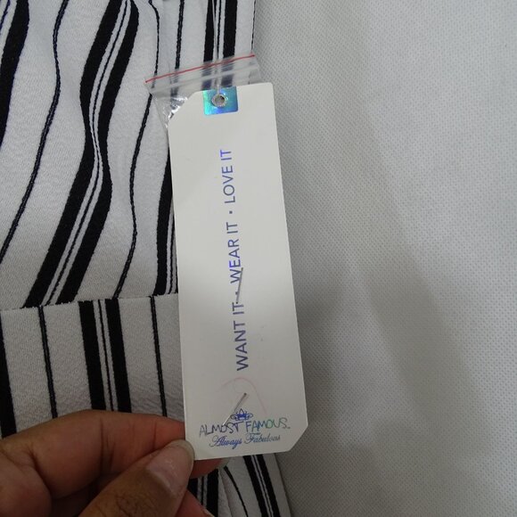 Almost Famous Striped Sleeveless Jumpsuit Women Size L Pearl Button Wide Leg NEW - Picture 13 of 16